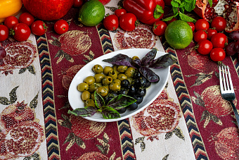 Оливки и маслины
